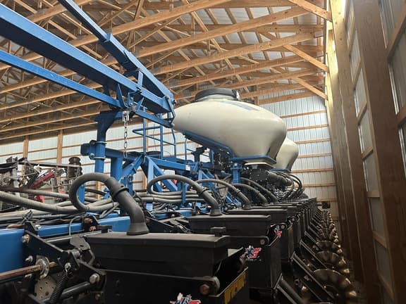 Image of Kinze 3600 equipment image 2