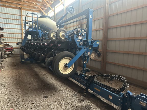 2012 Kinze 3600 Equipment Image0