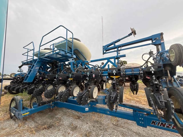 Image of Kinze 3600 equipment image 4