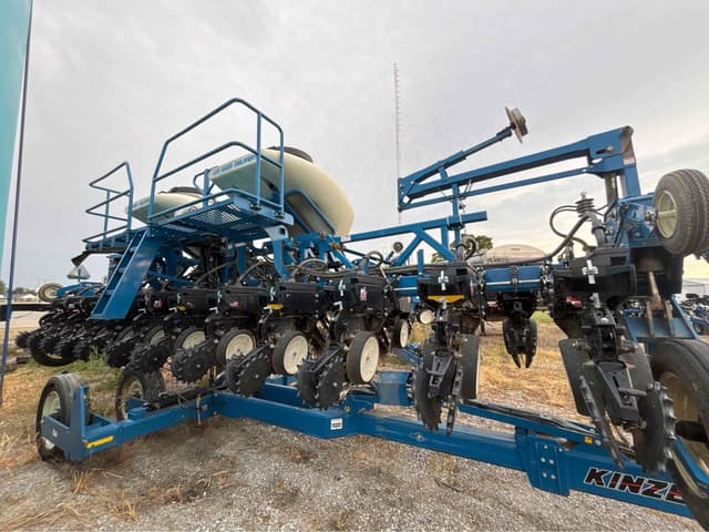 Image of Kinze 3600 equipment image 4