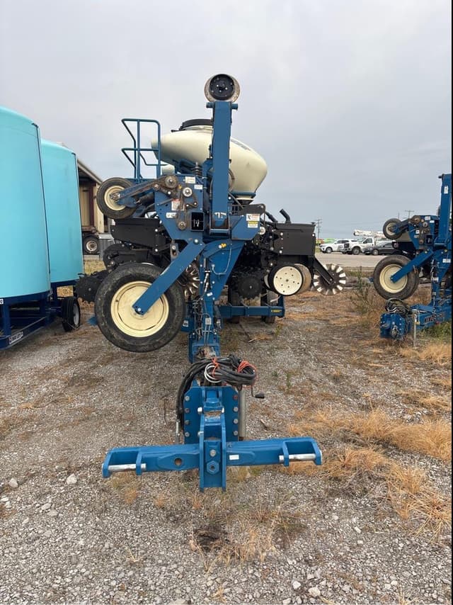 Image of Kinze 3600 equipment image 1