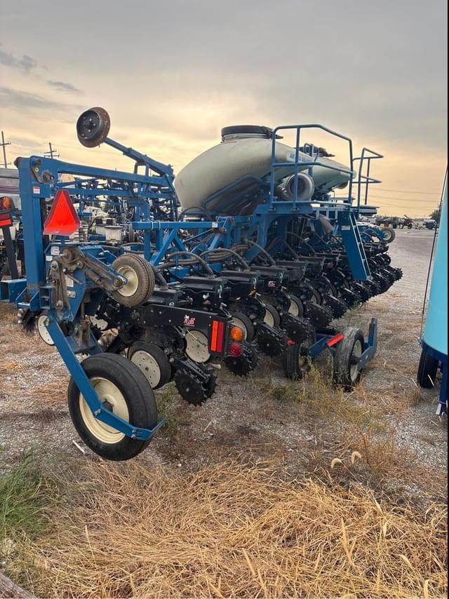 Image of Kinze 3600 equipment image 2