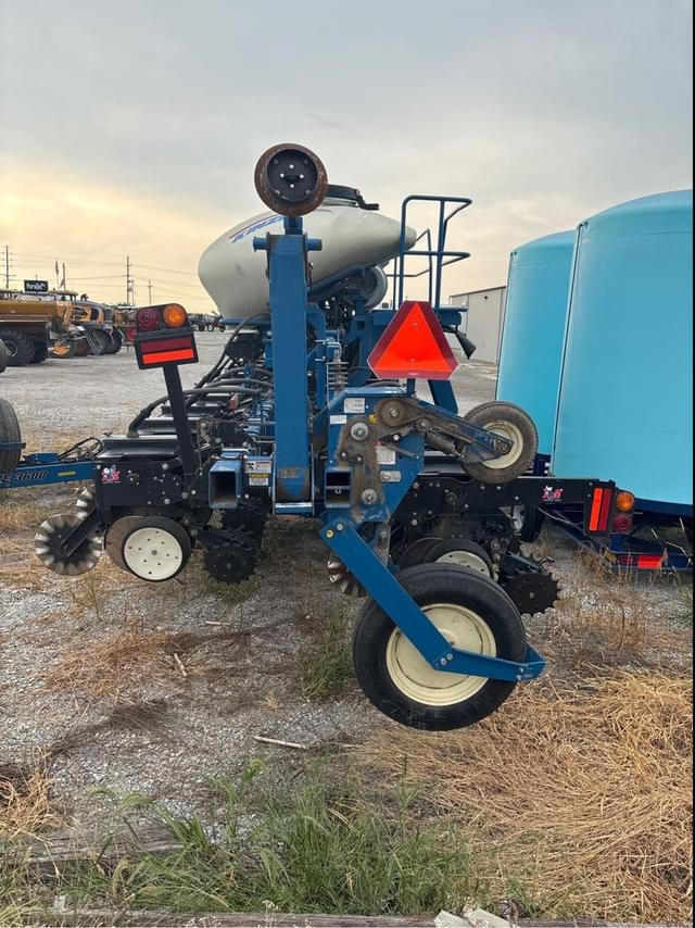 Image of Kinze 3600 equipment image 3