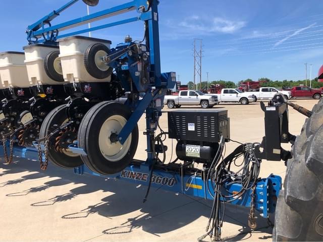 Image of Kinze 3600 equipment image 2