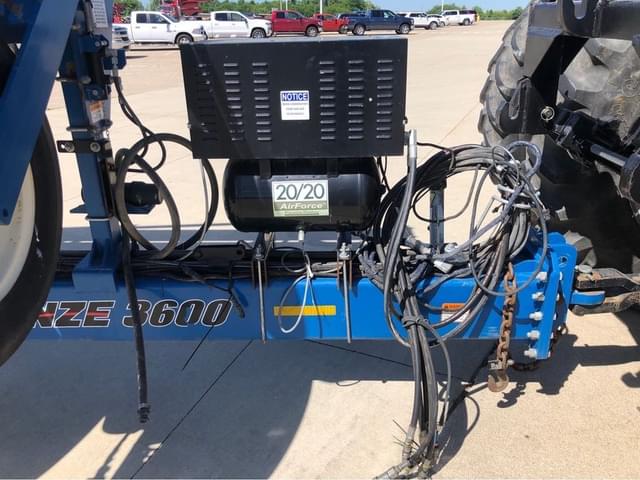 Image of Kinze 3600 equipment image 4