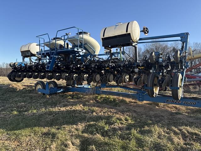 Image of Kinze 3600 equipment image 1