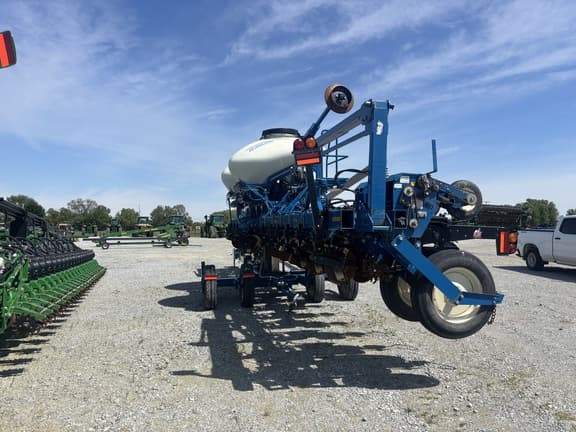 Image of Kinze 3600 equipment image 1