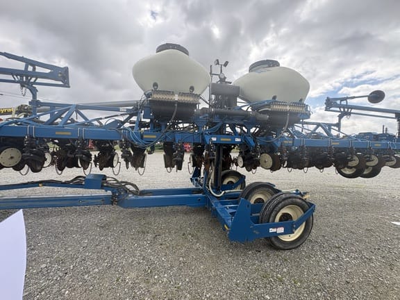 2012 Kinze 3600 Equipment Image0
