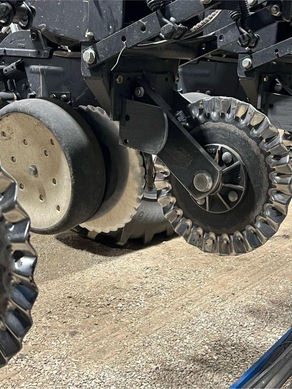 Image of Kinze 3600 equipment image 4