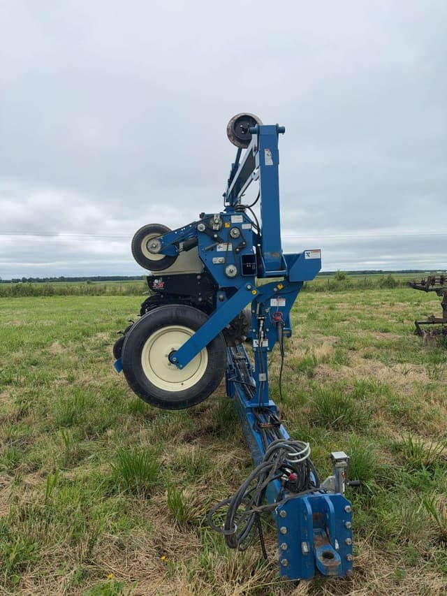Image of Kinze 3600 equipment image 1