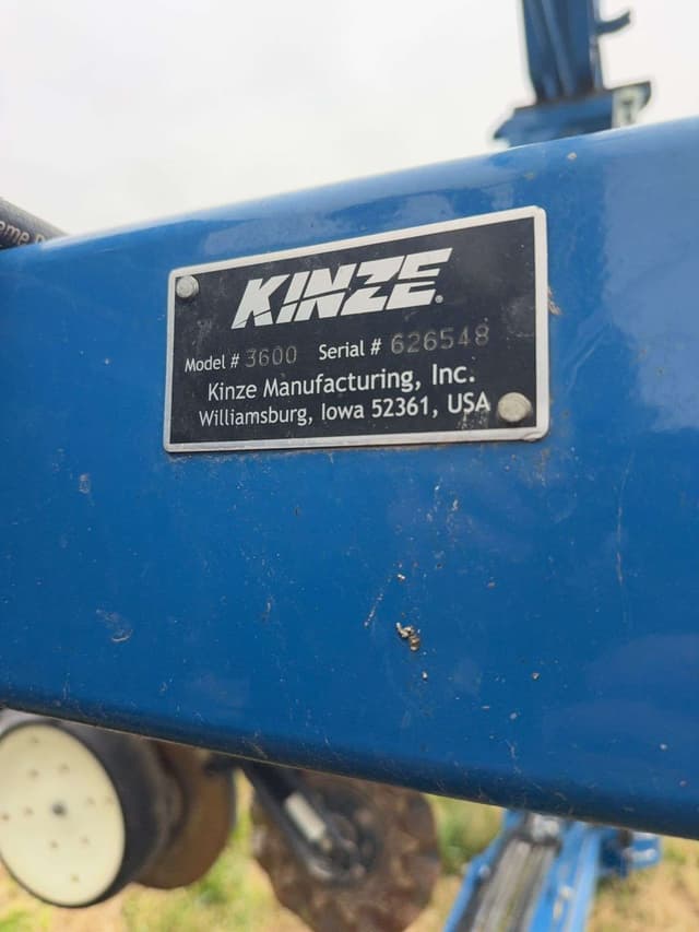 Image of Kinze 3600 equipment image 4
