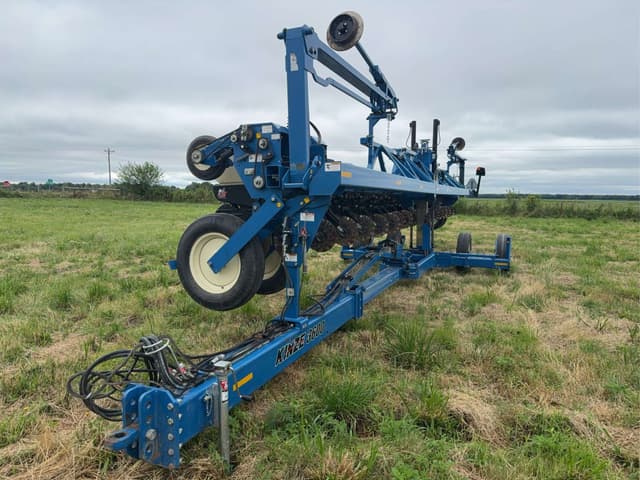 Image of Kinze 3600 equipment image 2