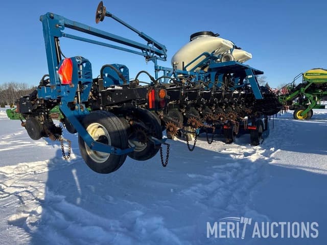 Image of Kinze 3600 equipment image 4