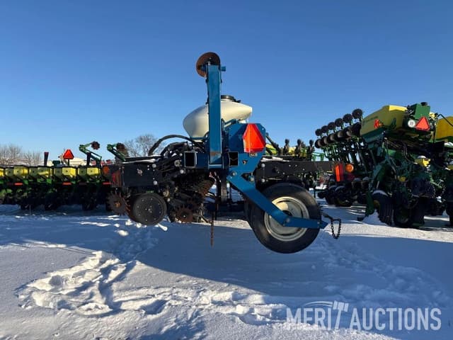 Image of Kinze 3600 equipment image 3