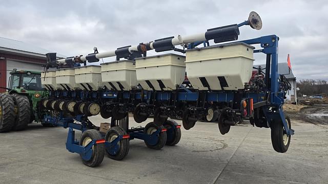 Image of Kinze 3600 equipment image 2