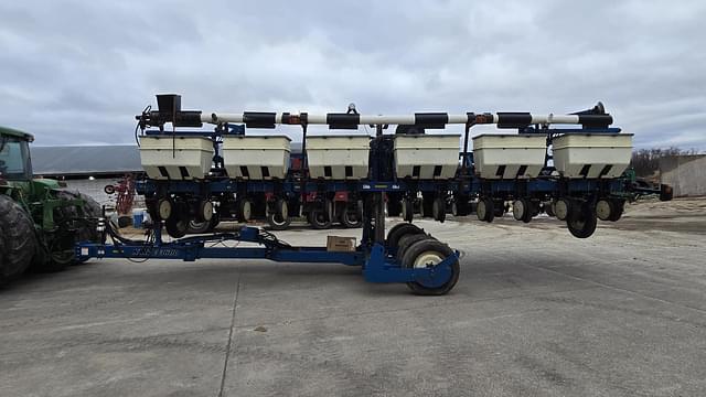 Image of Kinze 3600 equipment image 1