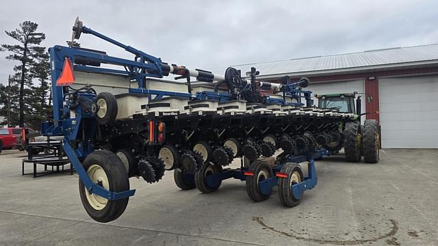 Image of Kinze 3600 equipment image 4