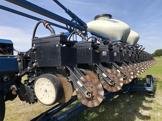 Image of Kinze 3600ASD equipment image 3