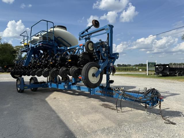 Image of Kinze 3600ASD equipment image 1