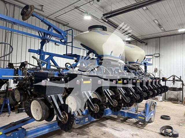 Image of Kinze 3600ASD equipment image 2