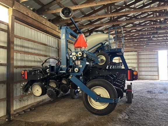 Image of Kinze 3600ASD equipment image 2