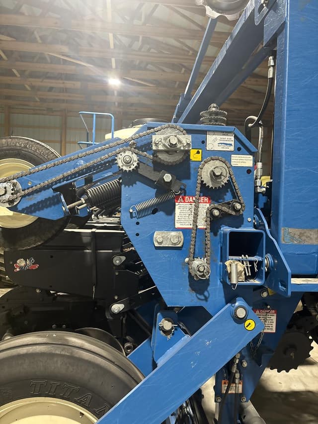Image of Kinze 3600ASD equipment image 4