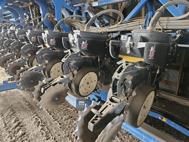 Image of Kinze 3600ASD equipment image 4