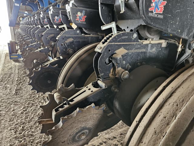 Image of Kinze 3600ASD equipment image 2