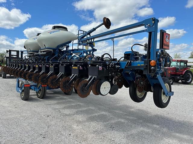 Image of Kinze 3600ASD equipment image 2