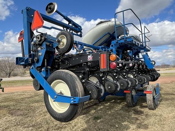 Image of Kinze 3600ASD equipment image 3