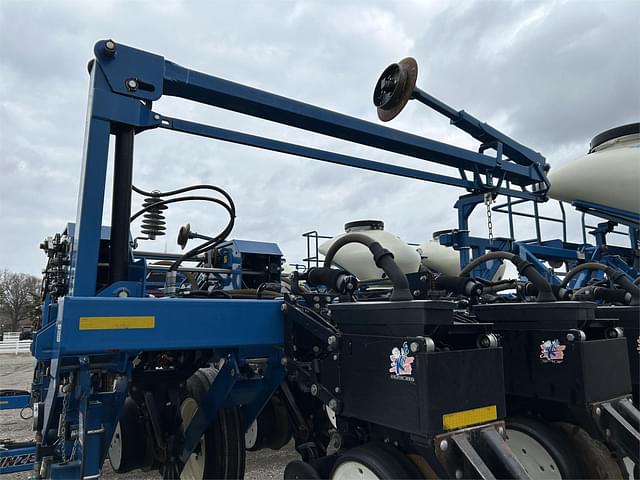 Image of Kinze 3600ASD equipment image 2