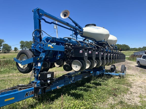 2012 Kinze 3660 Equipment Image0