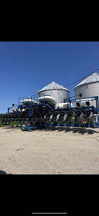 Image of Kinze 3660 equipment image 1