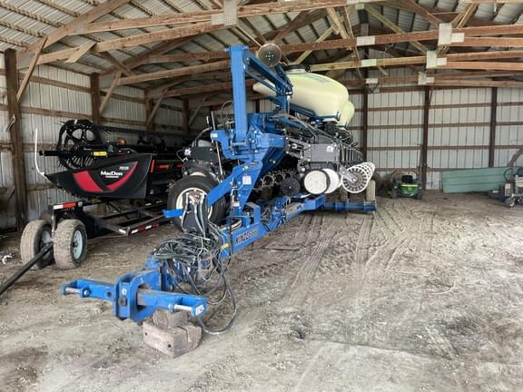 Image of Kinze 3660 equipment image 1