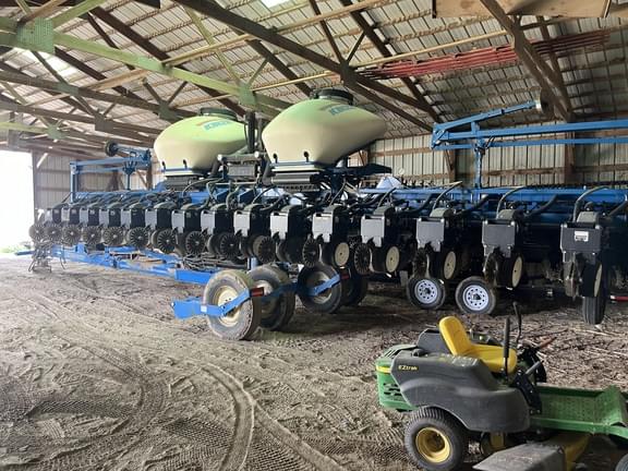 Image of Kinze 3660 equipment image 4