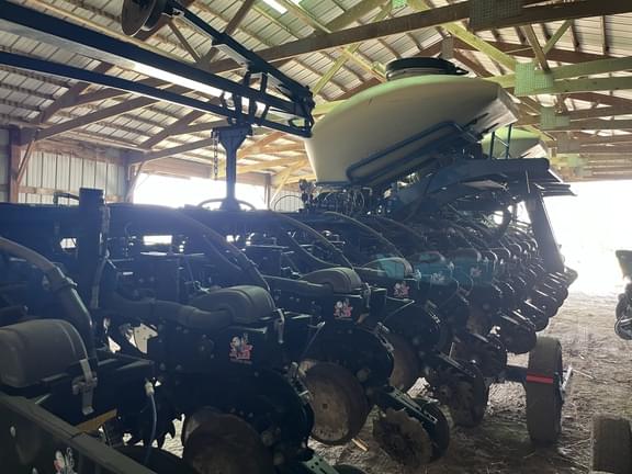 Image of Kinze 3660 equipment image 2