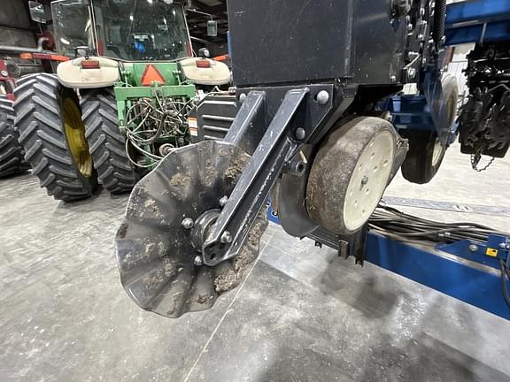 Image of Kinze 3660 equipment image 4
