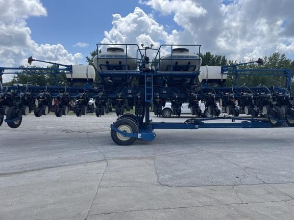 Image of Kinze 3660 equipment image 4