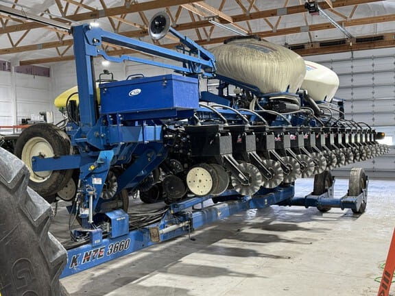 2012 Kinze 3660 Equipment Image0