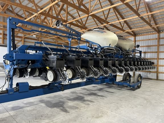 2012 Kinze 3660 Equipment Image0