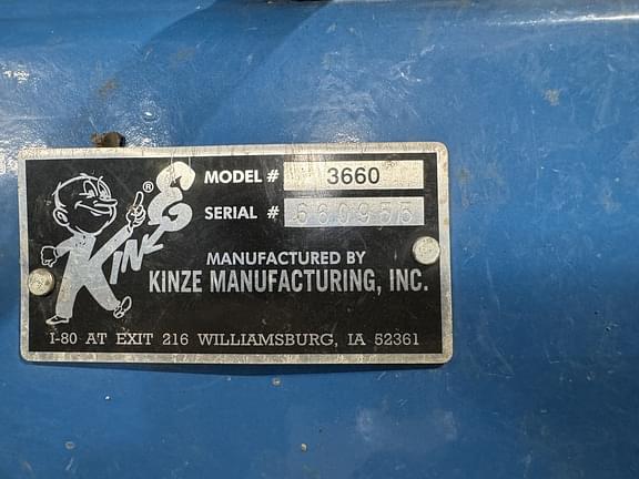 Image of Kinze 3660 equipment image 3