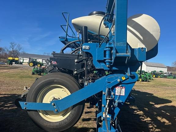 Image of Kinze 3660 equipment image 2