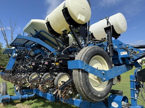 Image of Kinze 3660ASD equipment image 2