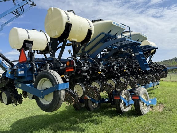 2012 Kinze 3660ASD Equipment Image0
