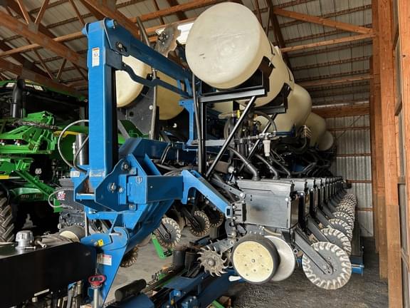 Image of Kinze 3660ASD equipment image 3