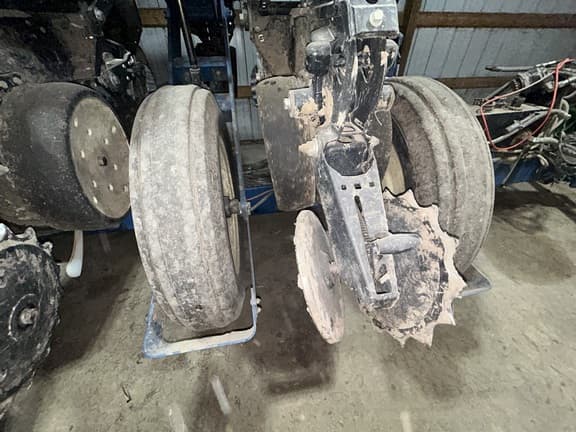 Image of Kinze 3660 equipment image 4