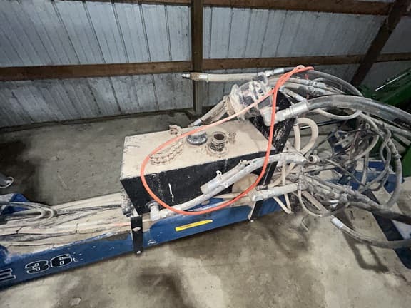 Image of Kinze 3660 equipment image 3