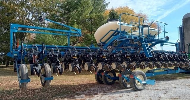 Image of Kinze 3600 equipment image 4