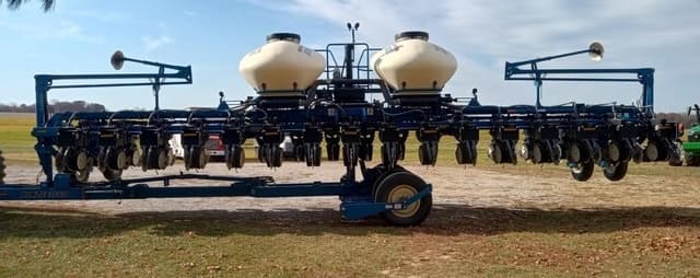 Image of Kinze 3600 equipment image 2