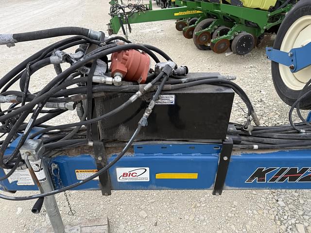 Image of Kinze 3660ASD equipment image 3